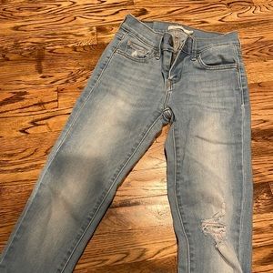 710 Levi’s jeans